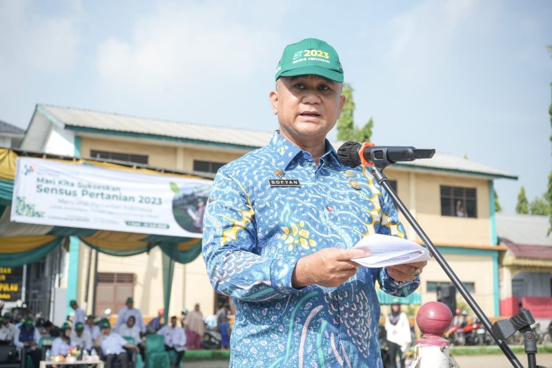 Asisten Pemerintahan dan Kesejahteraan Rakyat, Muhammad Sofyan Menjadi Pembina Apel Siaga Sensus Pertanian 2003, di Lapangan Rengas Pulau, Medan Marelan, Rabu (31/5)