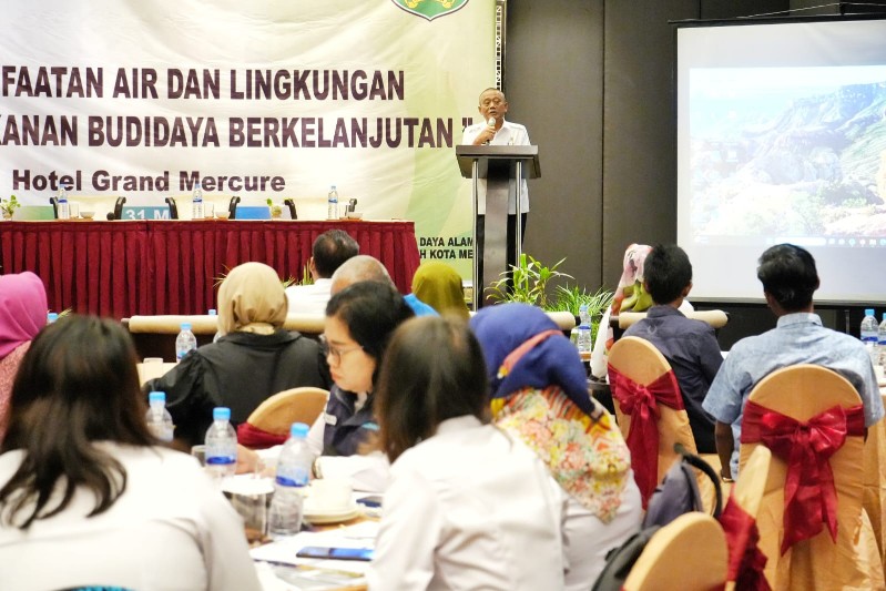 Asisten Perekonomian dan Pembangunan Setda Kota Medan Agus Suriyono Membuka Forum Group Discussion (FGD) Pemanfaatan Air dan Lingkungan untuk Perikanan Budidaya Berkelanjutan di Hotel Grand Mercure, Rabu (31/5)