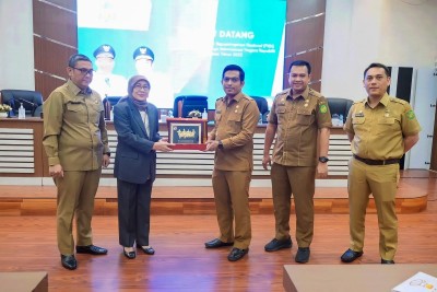 Asisten Administrasi Umum Setdako Medan Ferry Ichsan Menerima Kunjungan Rombongan Visitasi Kepemimpinan Nasional (VKN) Pelatihan Kepemimpinan Nasional (PKN) Tingkat II Angkatan X Tahun 2023 Yang Diselenggarakan Lembaga Administrasi Negara (LAN) RI, di Ruang Rapat III Kantor Wali Kota Medan, Selasa (13/6)