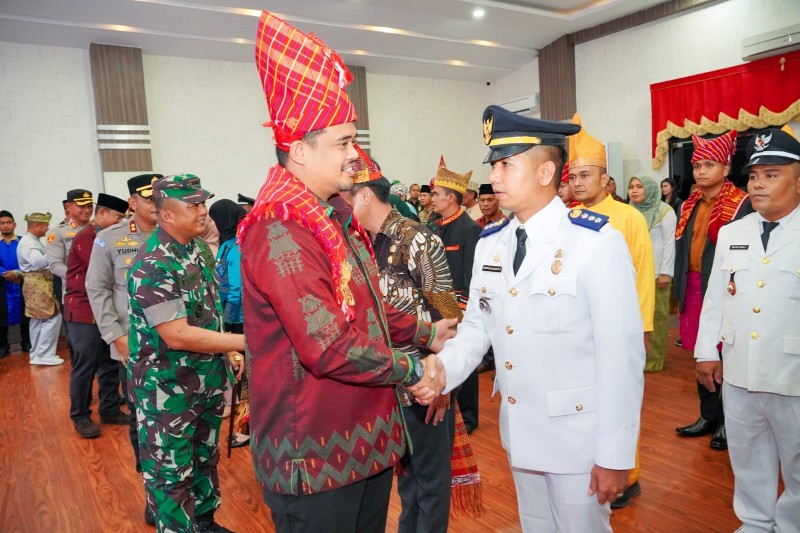 Wali Kota Medan Bobby Nasution Melantik 47 Pejabat Administrator dan Pengawas, di Ruang Rapat III Kantor Wali Kota Medan, Jumat (7/7)