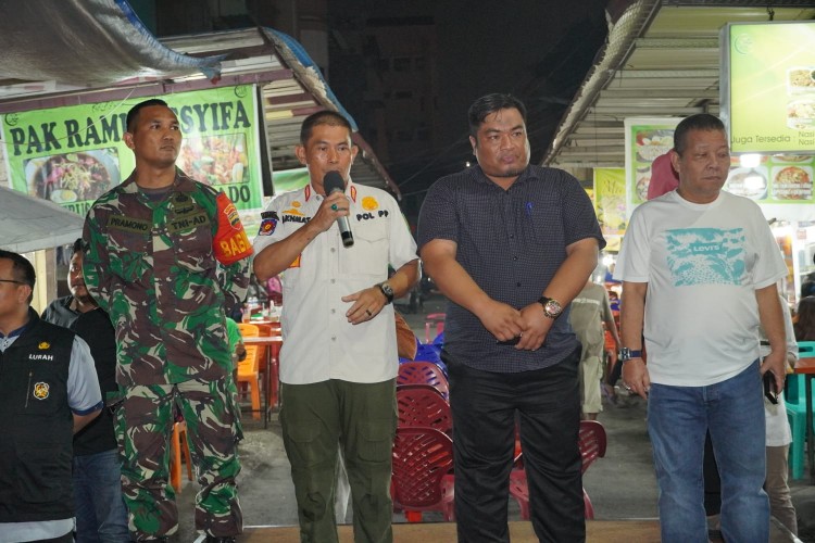 Pemko Medan Melalui Satpol PP Kota Medan Melaunching Zonasi PKL di Kawasan Kuliner Pagaruyung Jalan Zainul Arifin, Rabu (19/7)