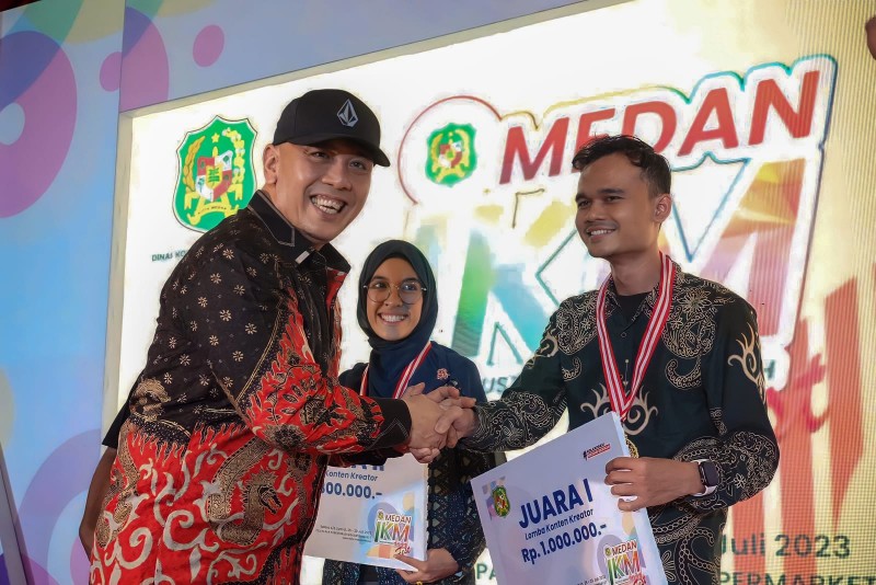 Kepala Diskop UKM Perindag, Benny Iskandar Nasution Menutup Medan IKM Fest, Jumat (28/7) Sore