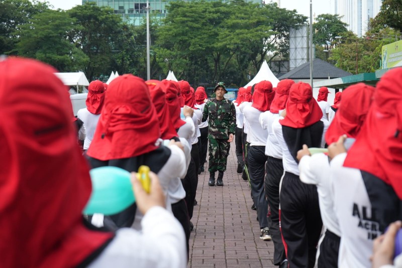 Jelang peringatan Hari Ulang Tahun (HUT) Ke -78 Republik Indonesia (RI), Anggota Pasukan Pengibar Bendera Pusaka (Paskibraka) Kota Medan Jalani Latihan Fisik dan Mental di Lapangan Benteng, Senin (7/8) Pagi