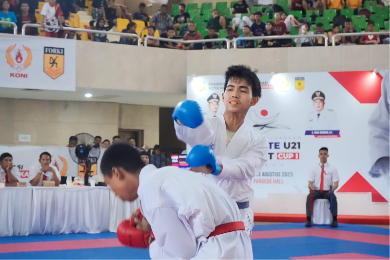 Hari Kedua Open Tournament Karate U-21 IMT GT Cup 2023 Sebanyak 850 Karateka Bersaing Meraih Prestasi, di Pardede Hall Jalan Dr TD Pardede, Sabtu (12/8)