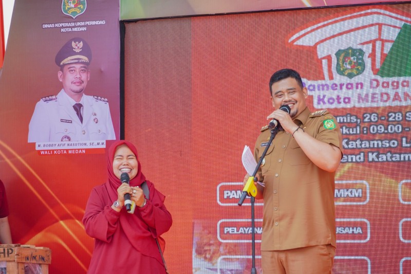 Wali Kota Medan, Bobby Nasution di Acara Pameran Dagang Lokal Kota Medan Tahun 2023 dan Penyerahan Bantuan Bagi Pelaku UMKM di Katamso Land Jalan Brigjen Katamso Medan, Selasa (26/9/2023)