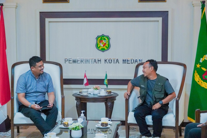 Wali Kota Medan, Bobby Nasution Menerima Kunjungan Panitia Penyelenggara Jamuan Turun Sawah di Wilayah Desa Makmur di Balai Kota, Selasa (14/5/2024)