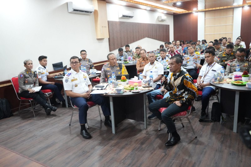 Dinas Perhubungan dan Satpol PP Bersama Dengan Ditlantas Polda Sumut dan Instansi Terkait Lainnya Menggelar Rapat Evaluasi Hasil Penataan dan Penertiban Lalu Lintas dan Angkutan Jalan Yang Diadakan di Kantor Dinas Perhubungan Kota Medan, Kamis (20/6/2024)