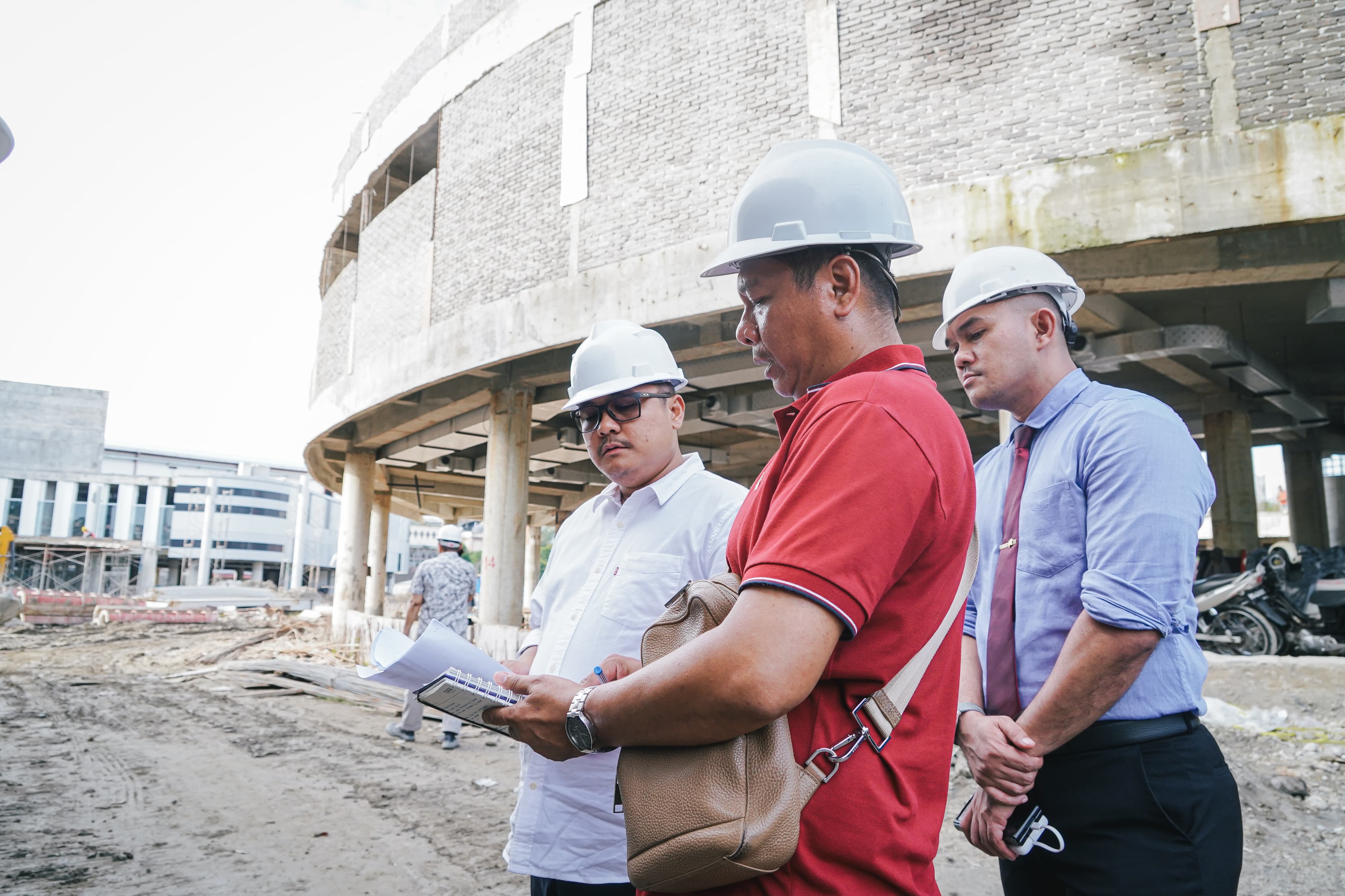 Tinjau Proyek Gedung Kolaborasi UMKM Square, Pj Sekda Minta Pekerjaan Tepat Waktu dan Sesuai Perencanaan