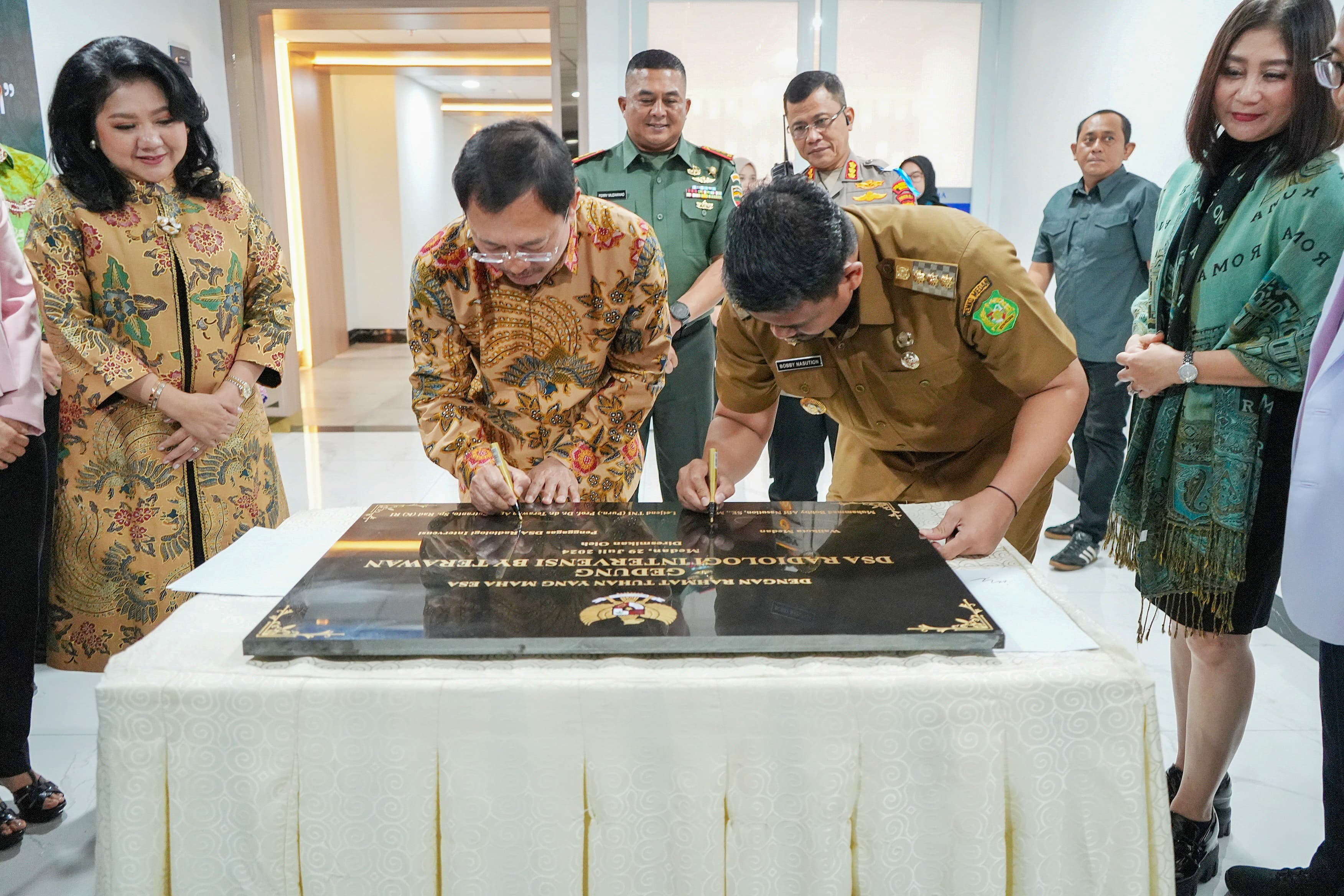 Wali Kota Medan, Bobby Nasution Meresmikan Pelayanan Digital Subtraction Angiography (DSA) Radiologi Intervensi By Terawan di RSU Royal Prima, Jalan Ayahanda, Kecamatan Medan Petisah, Senin (29/7/2024)