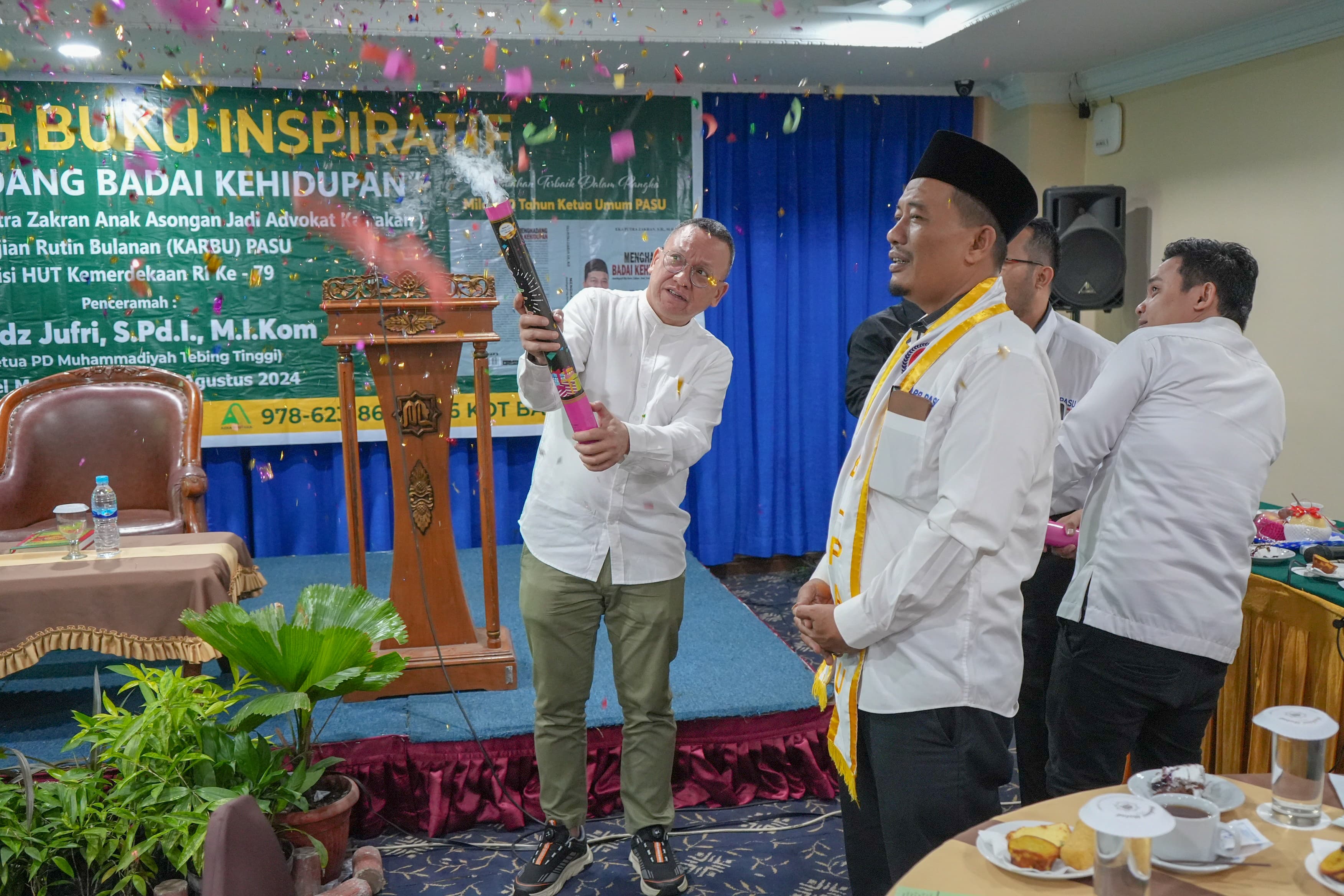 Kepala Dinas Perpustakaan dan Kearsipan Kota Medan, Laksamana Putra Siregar Menghadiri Acara Launching Buku di Hotel Madani, Sabtu (3/8/2024)