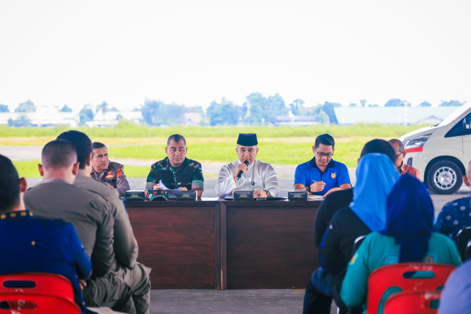 Asisten Pemerintahan dan Sosial, Muhammad Sofyan Memimpin Rapat Lanjutan Persiapan HUT Ke-79 Kemerdekaan RI, di Shelter Lanud Soewondo, Jumat (9/8/2024)