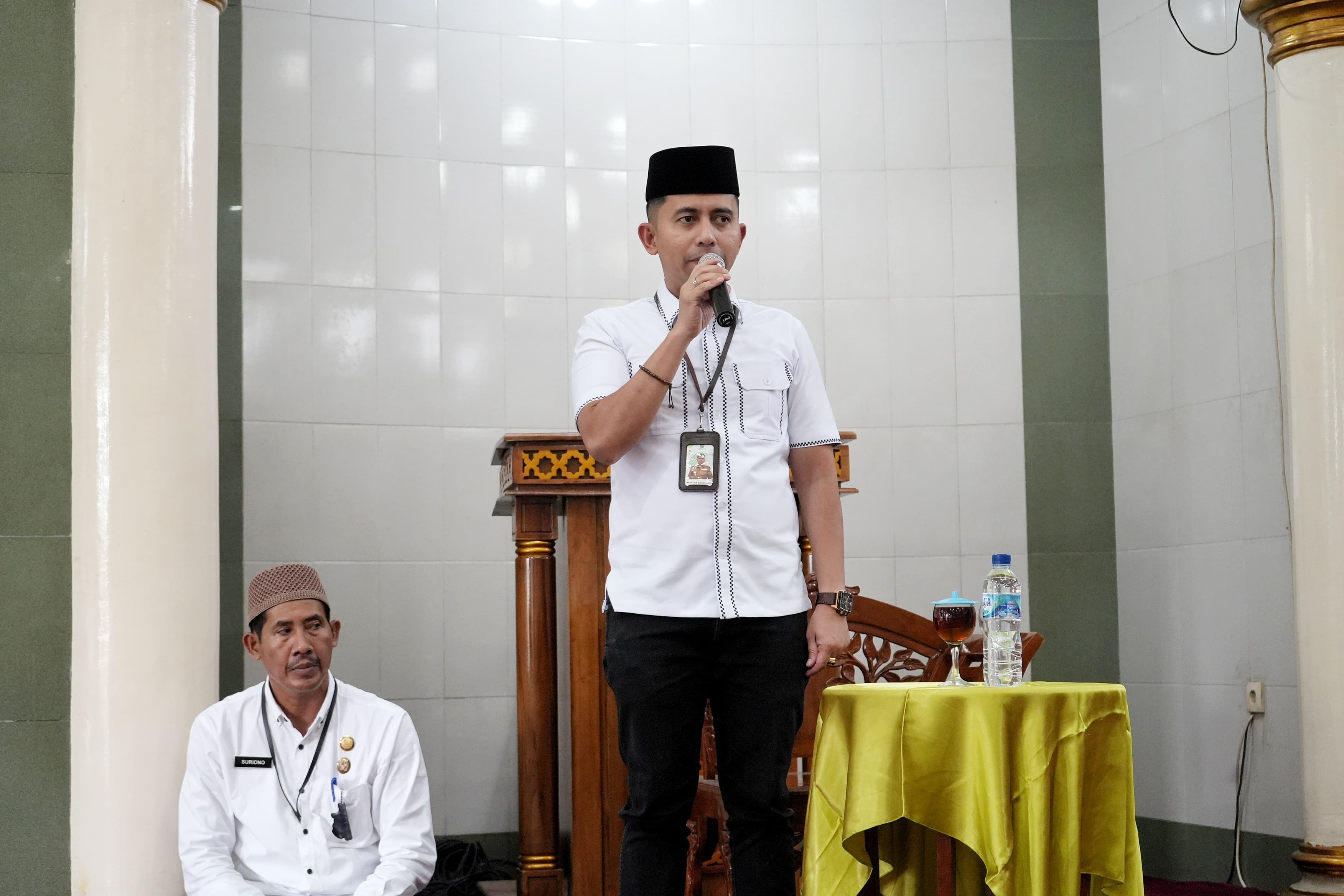 Camat Medan Kota, Raja Ian Andos Lubis Menghadiri Pengajian Akbar Bersama Masyarakat Yang Digelar Kecamatan Medan Kota di Masjid Islamiyah Jalan Jati 3, Kelurahan Teladan Timur, Kecamatan Medan Kota, Rabu (28/8/2024)