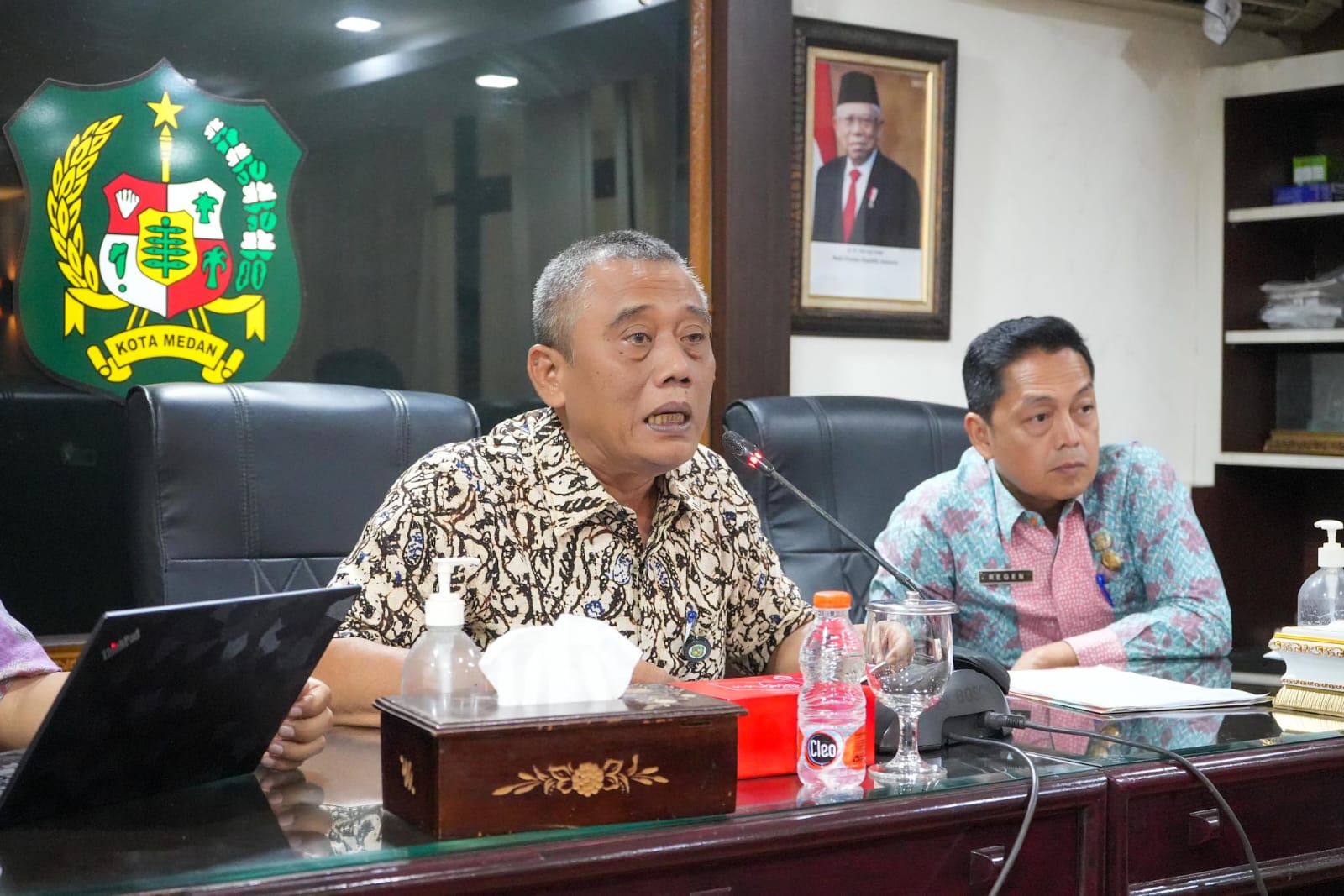 Asisten Ekonomi Pembangunan Setdako Medan, Agus Suriyono Memimpin Rapat Yang Digelar di Ruang Rapat II Kantor Wali Kota Medan, Kamis (26/9/2024)