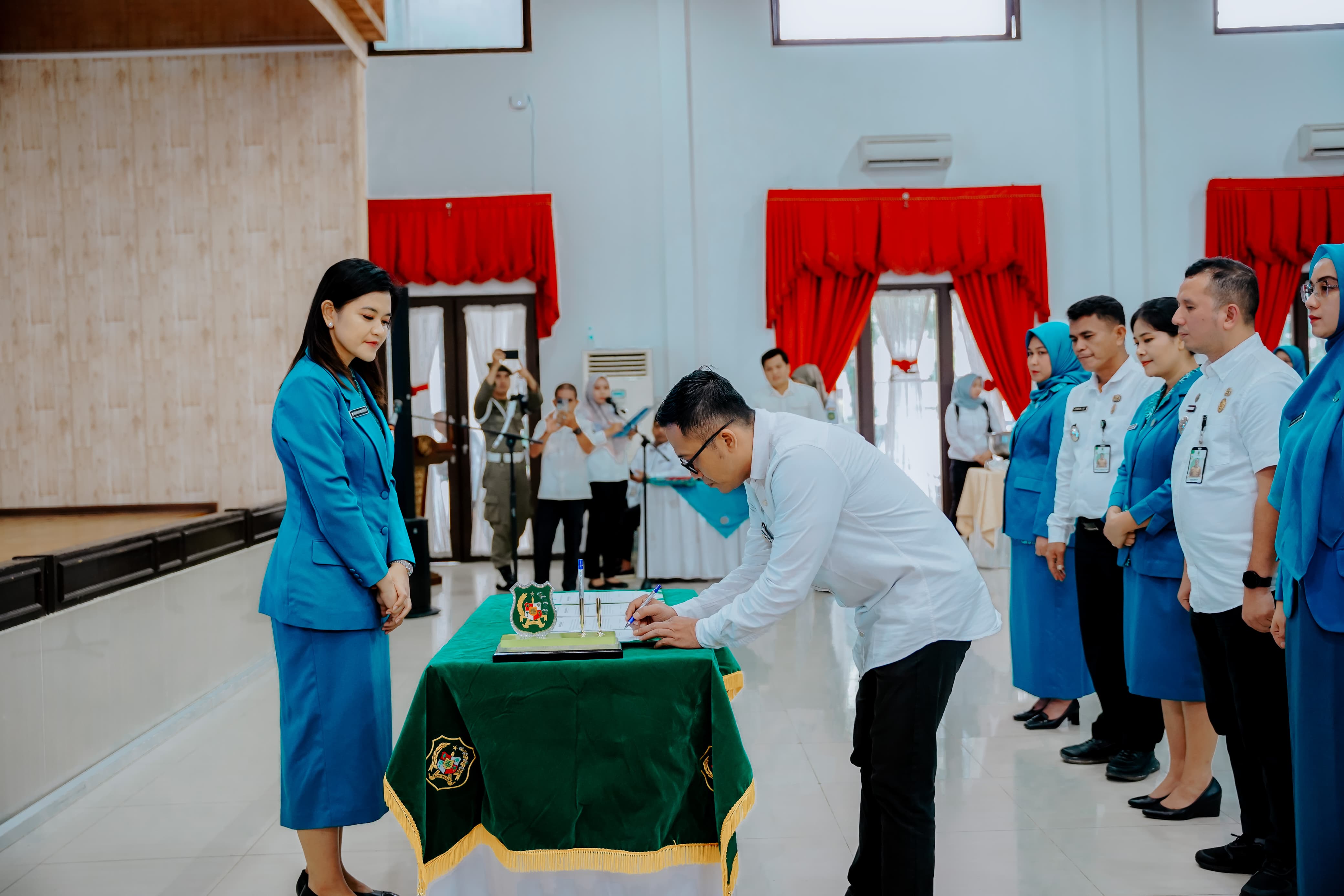 Kahiyang Ayu Lantik 4 Ketua TP PKK  Kecamatan Sekaligus Kukuhkan Jadi Bunda PAUD