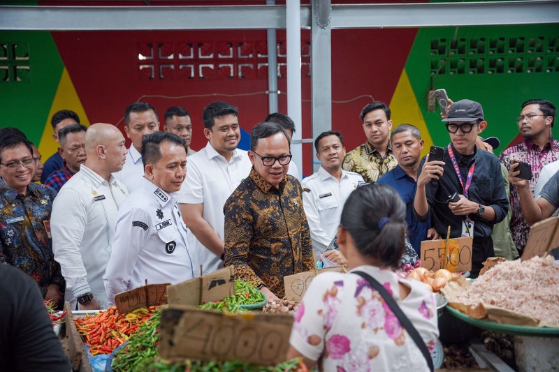 Wakil Menteri Dalam Negeri (Wamendagri), Bima Arya Berkunjung Ke Pasar Akik, Rabu (11/12/2024)