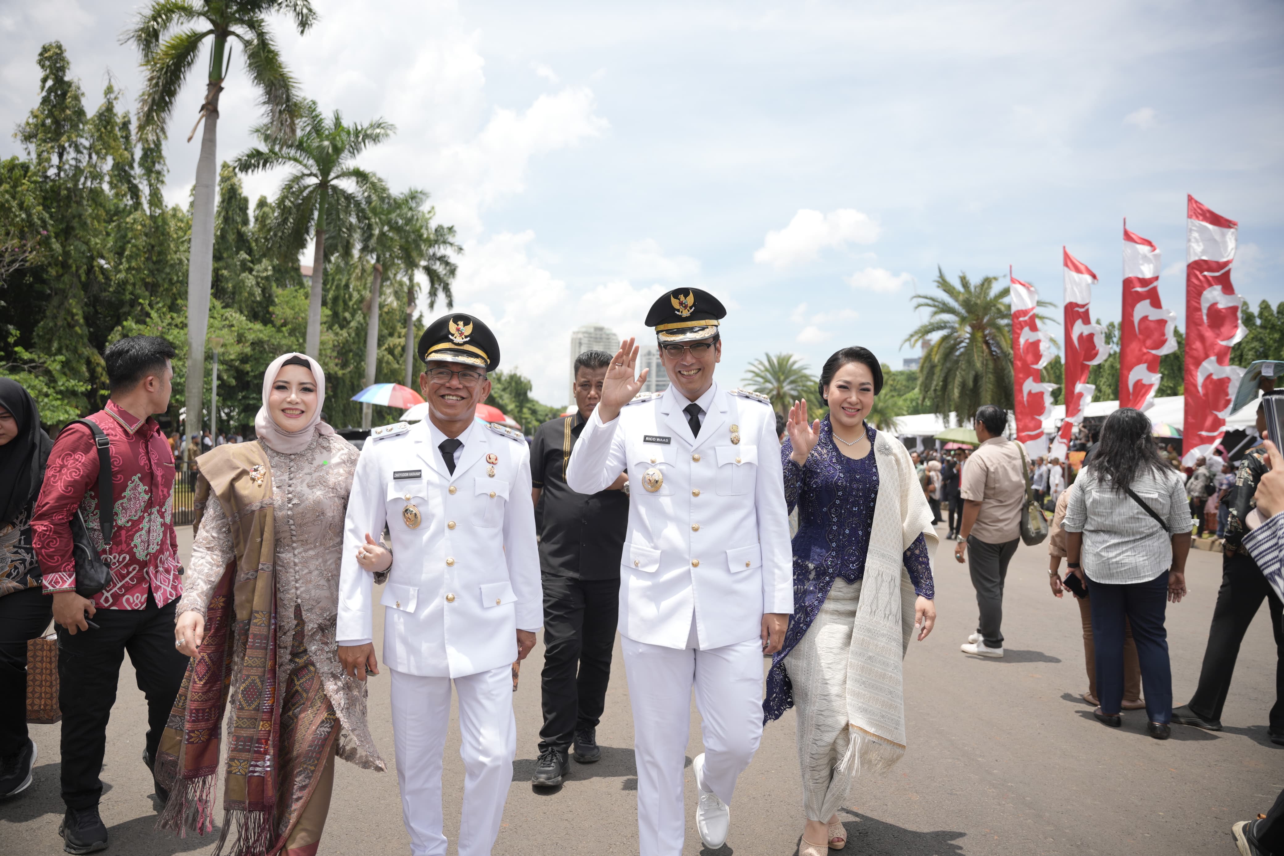 Presiden Prabowo Subianto Melantik Pasangan Wali Kota dan Wali Kota Medan Periode 2025-2030, Rico Tri Putra Bayu Waas dan H. Zakiyuddin, di Istana Merdeka, Kamis (20/2/2025)