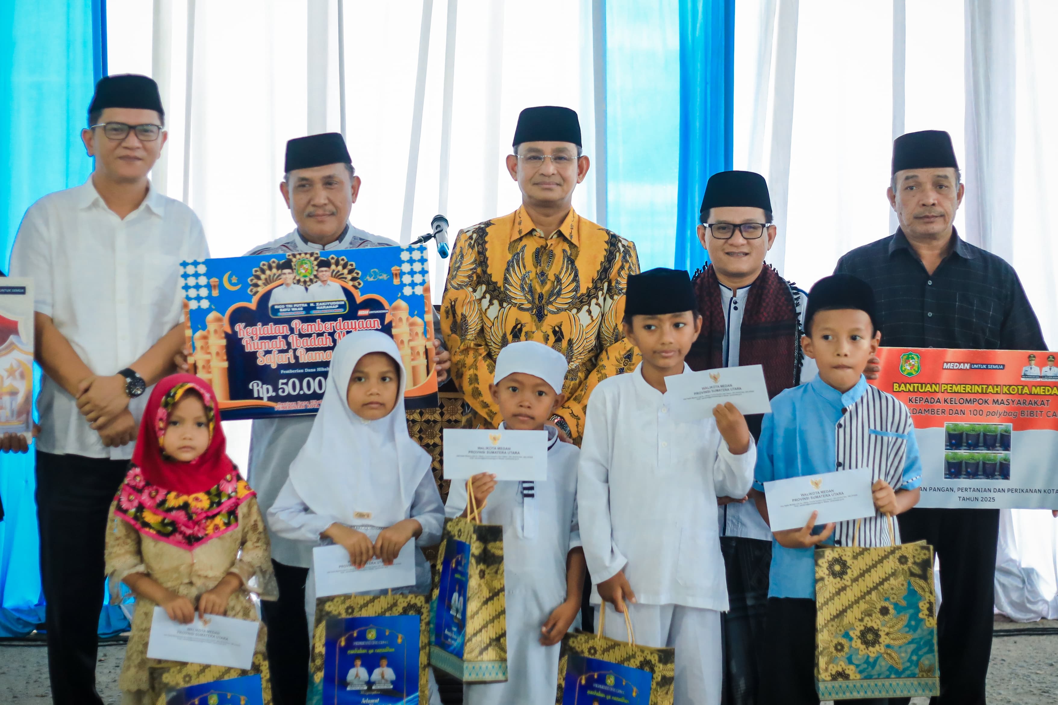 Santuni Anak Yatim dan Serahkan Bantuan, Pemko Medan Safari Ramadhan di Mesjid Nurul Hasanah Medan Baru