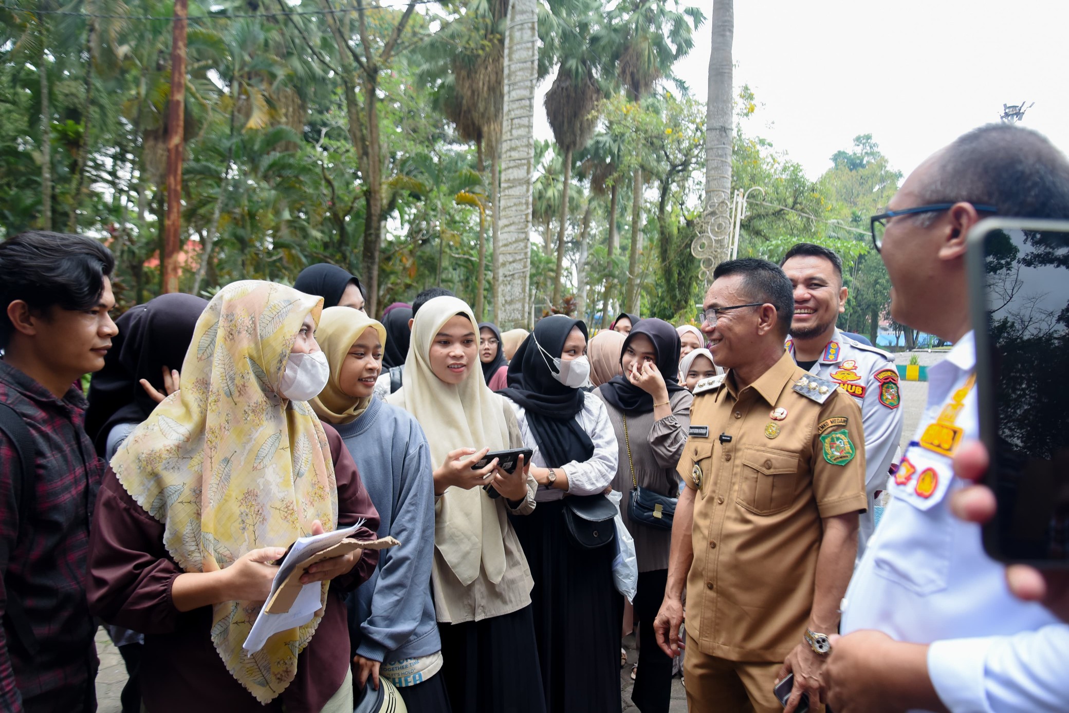 Wakil Wali Kota Medan, H. Zakiyuddin Harahap Meninjau Langsung Pelaksanaan Pendaftaran di Taman Ahmad Yani Medan, Senin (10/3/2025)