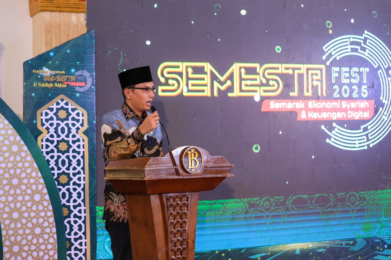 Wali Kota Medan, Rico Tri Putra Bayu Waas Memghadiri Semesta Fest 2025 (Semarak Ekonomi Syariah dan Keuangan Digital Festival) Yang Digelar Bank Indonesia Provinsi Sumut di Pesantren Al Kautsar Al Akbar, Jalan Pelajar Timur, Kamis (13/3/2025)