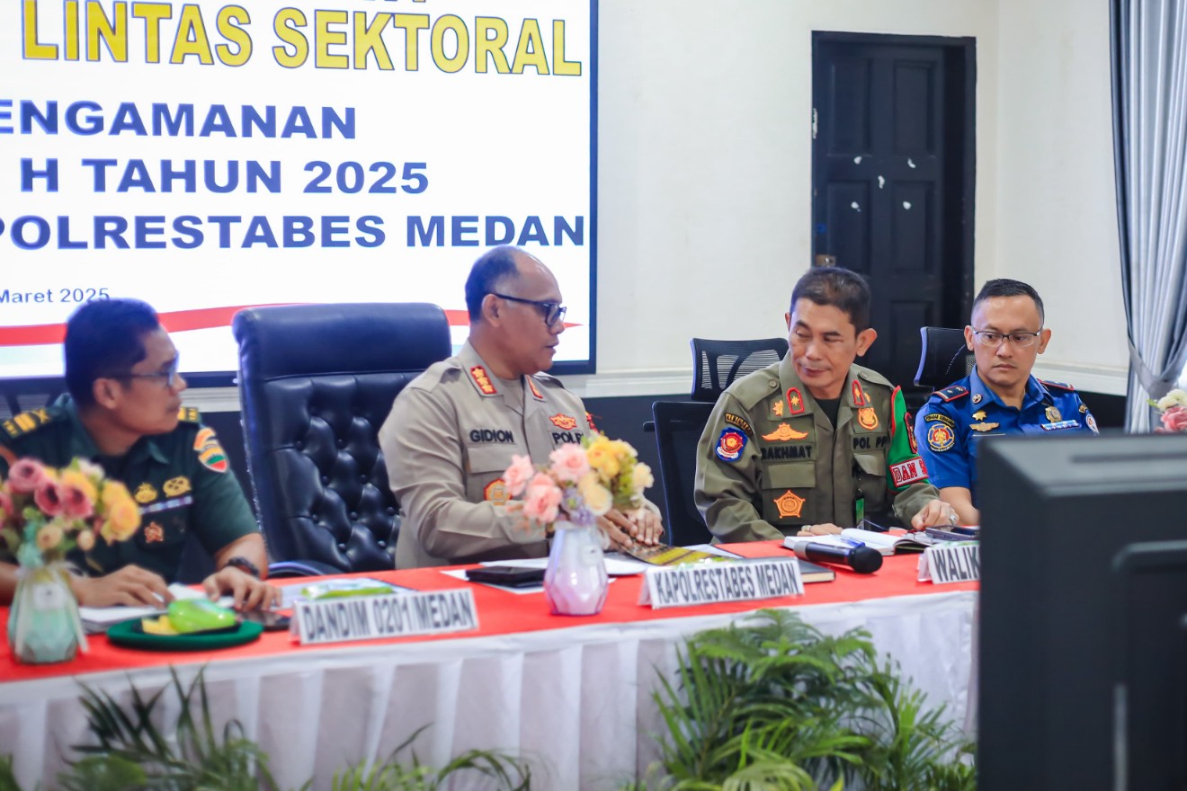 Kasat Pol PP, Rakhmat Adi Syahputra Menghadiri Rapat Lintas Sektoral Kesiapan Pengamanan Idul Fitri 1446 H Yang Digelar Polrestabes Medan di Gedung Patriatama Mako Polrestabes Jalan H.M. Said Medan, Selasa (18/3/2025)