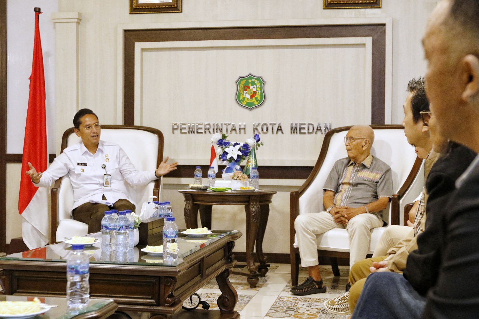 Wali Kota Medan, Rico Tri Putra Bayu Waas Menerima Audiensi dan Silaturahmi Dari Jajaran Pengurus BKAG Kota Medan di Balai Kota, Medan, Rabu (16/4/2025)