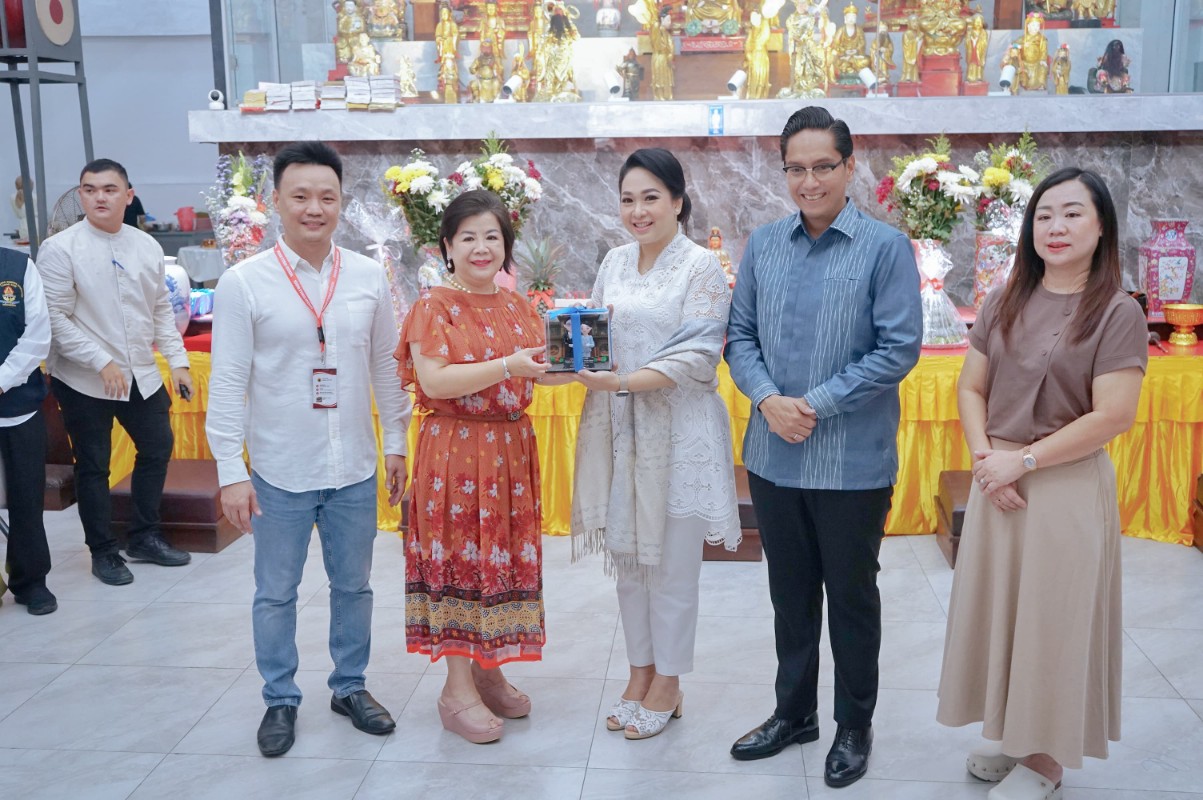 Wali Kota Medan, Rico Tri Putra Bayu Waas Menghadiri Perayaan Hari Raya Tri Suci Waisak 2569BE-Tahun 2025 Sekaligus Peresmian Gedung Baru Vihara Vimala Marga di Jalan Lahat, Kec. Medan Kota, Minggu (18/5/2025)
