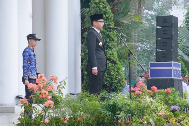 Wali Kota Medan, Rico Waas Menjadi Inspektur Upacara Peringatan Harkitnas Ke-117 Tahun 2025 di Halaman Depan Kantor Wali Kota Medan, Selasa (20/5/2025)