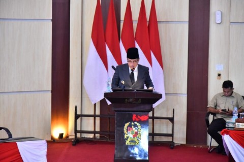 Wali Kota Medan, Rico Tri Putra Bayu Waas Menyampaikan Penjelasan Kepala Daerah Terhadap Ranperda Kota Medan Tentang Pertanggungjawaban Pelaksanaan APBD TA 2024 Dalam Rapat Paripurna DPRD Kota Medan Yang Digelar di Gedung DPRD Kota Medan, Senin (2/6/2025)
