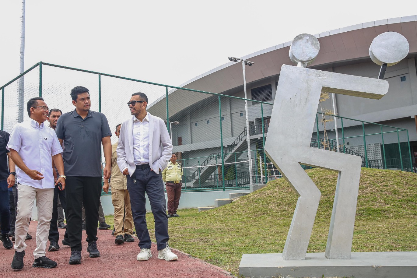 Wakil Walikota Medan, H. Zakiyuddin Harahap Bersama Gubernur Sumatera Utara (Gubsu), Bobby Afif Nasution dan Anggota Komite Eksekutif (Exco) PSSI, Arya Sinulingga Meninjau Kebun Bunga Kota Medan Yang Rencananya Akan Dipakai Untuk Event U-17 pada 10-17 Agustus 2025 Mendatang, Sabtu 7/6/2025
