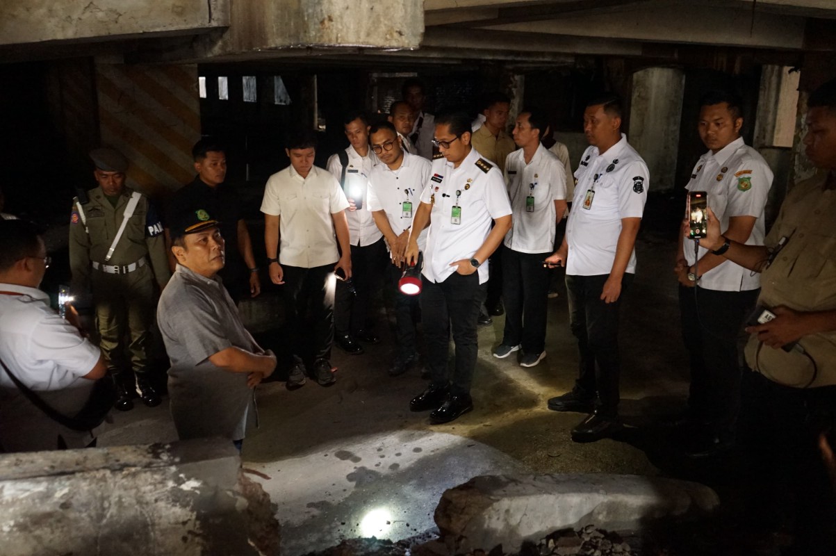 Wali Kota Medan, Rico Tri Putra Bayu Waas Melakukan Peninjauan Aset Pemko Medan Berupa Gedung Eks Perisai Plaza di Jalan Pemuda, Kec. Medan Maimun, Rabu (9/7/2025)