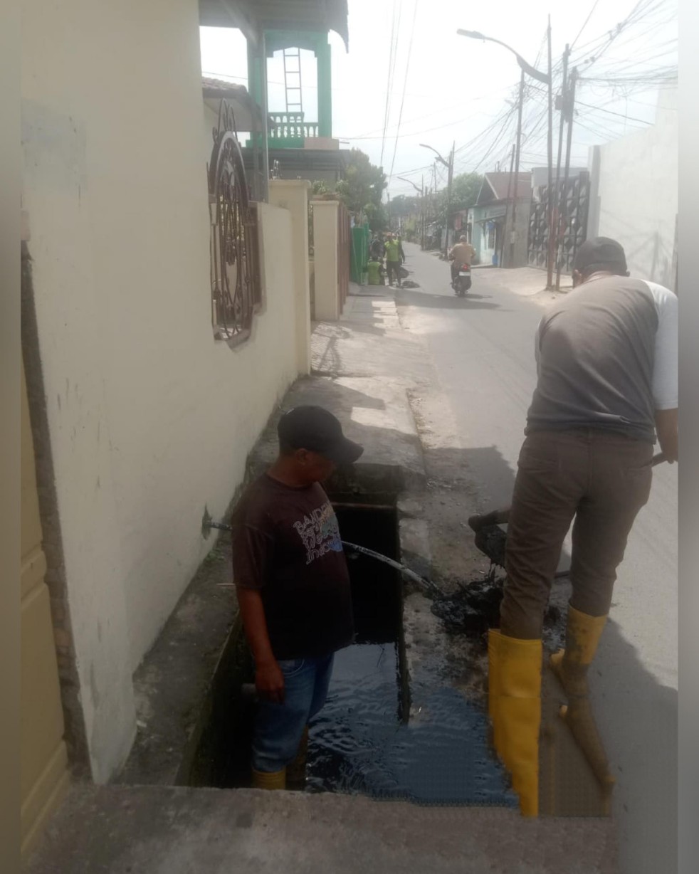 Wali Kota Medan, Rico Tri Putra Bayu Waas Cepat Tanggapi Keluhan Warga, Parit Penyebab Banjir Langsung Dikorek