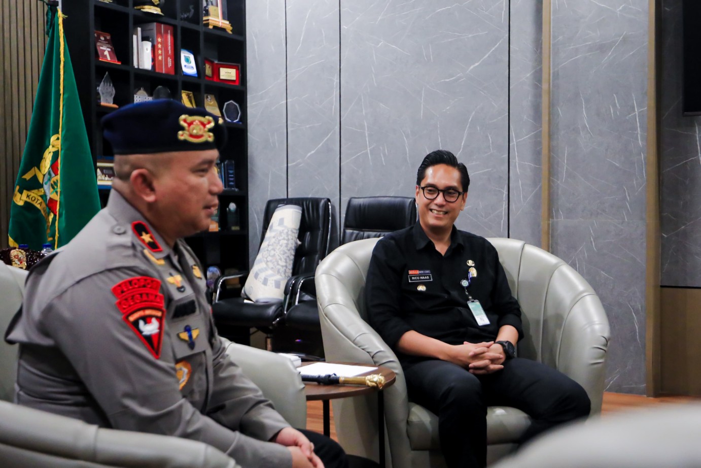 Wali Kota Medan, Rico Tri Putra Bayu Waas Menerima Kunjungan Komandan Pasukan (Danpas) Brimob I, Korps Brimob Polri, Brigjen Pol Anang Sumpena di Rumah Dinas Wali Kota Medan, Jalan Sudirman, Selasa (22/7/2025)