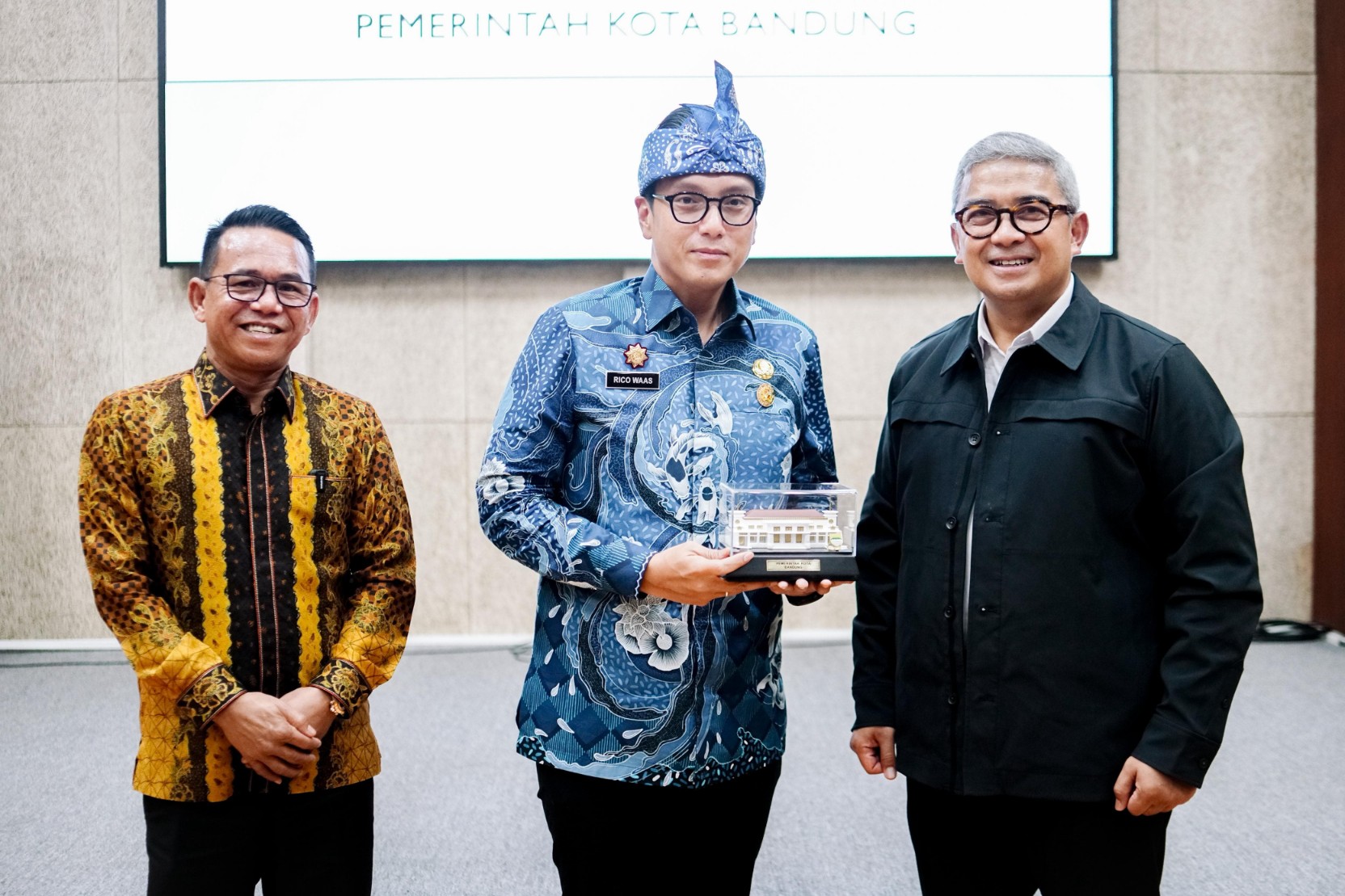 Wali Kota Medan, Rico Tri Putra Bayu Waas, Melakukan Kunjungan Kerja Praktik ke Bandung, Kamis (7/8/2025)