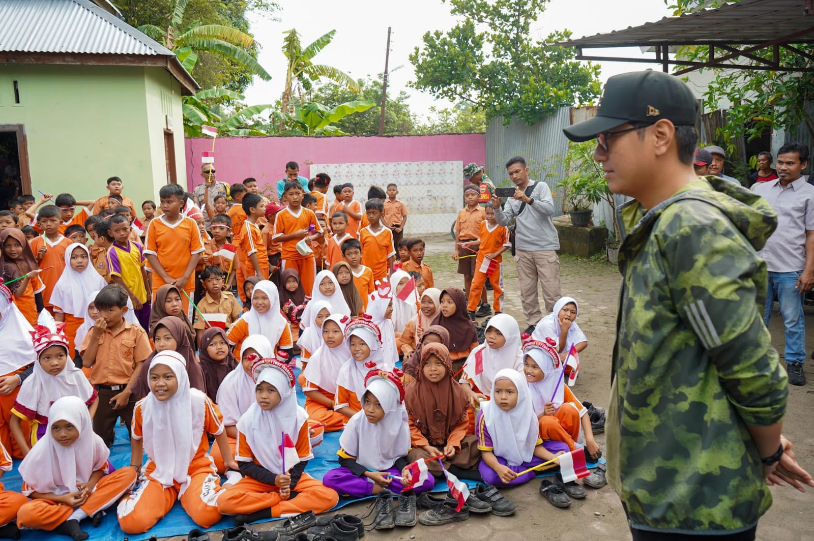 Sapa Warga, Rico Waas Tebar Keceriaan di SDN 067263 Medan Marelan