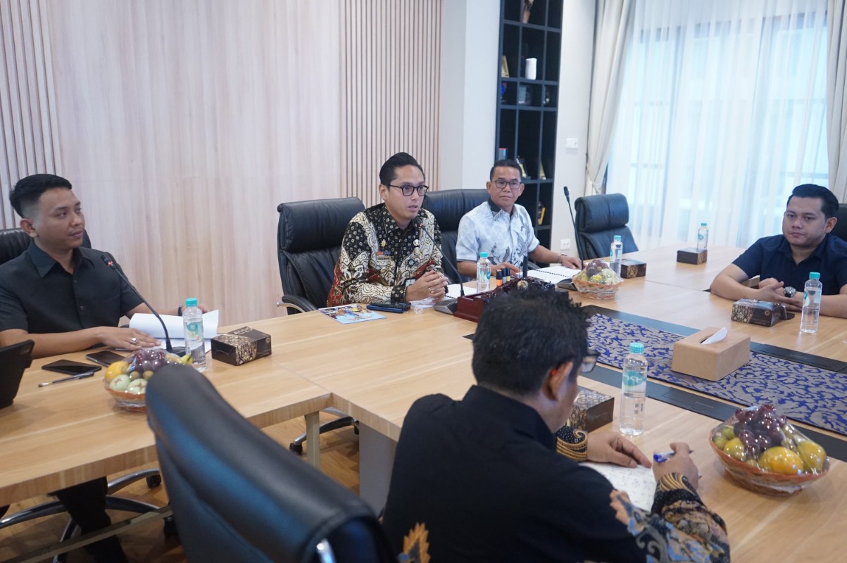 Wali Kota Medan, Rico Tri Putra Bayu Waas Menerima Kunjungan Dari Pengurus Koperasi Berkah Alam Sejahtera Berasa di Rumah Dinas Wali Kota Medan, Kamis (28/8/2025)