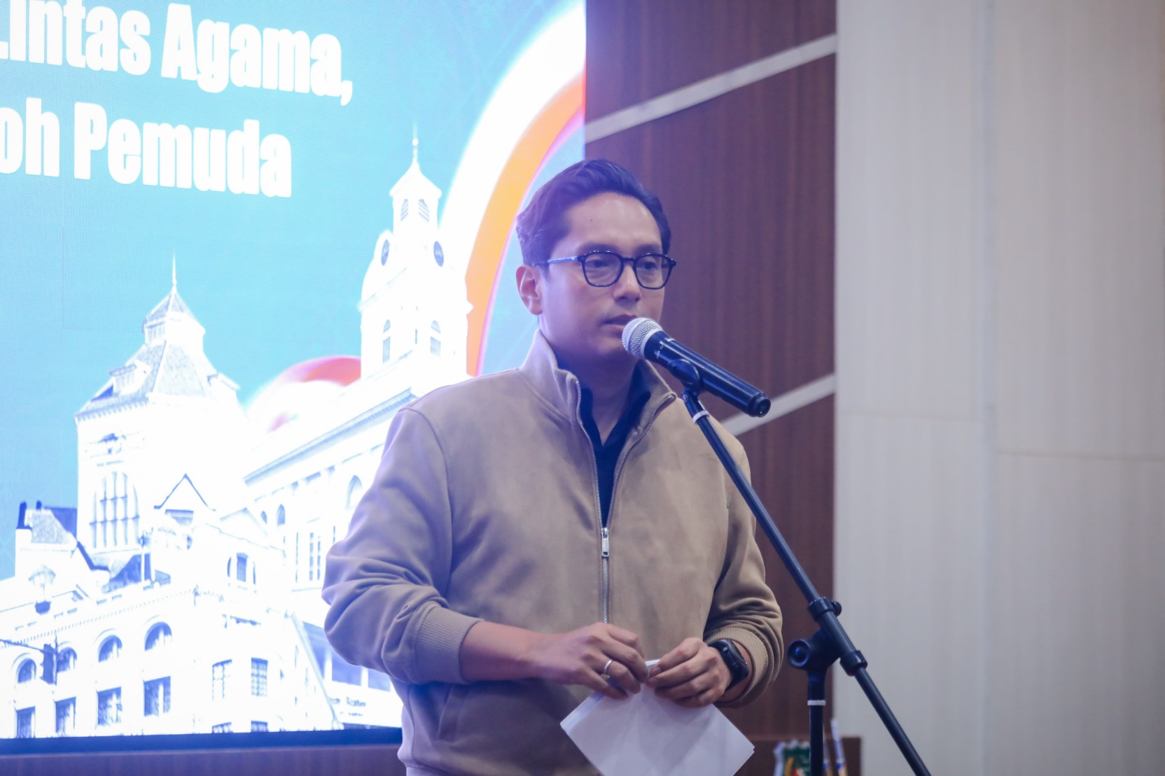 Wali Kota Medan, Rico Tri Putra Bayu Waas Melakukan Pertemuan Dengan Forkopimda, Tokoh Lintas Agama, Tokoh Masyarakat dan Tokoh Pemuda di Balai Kota, Minggu (31/8/2025) Malam