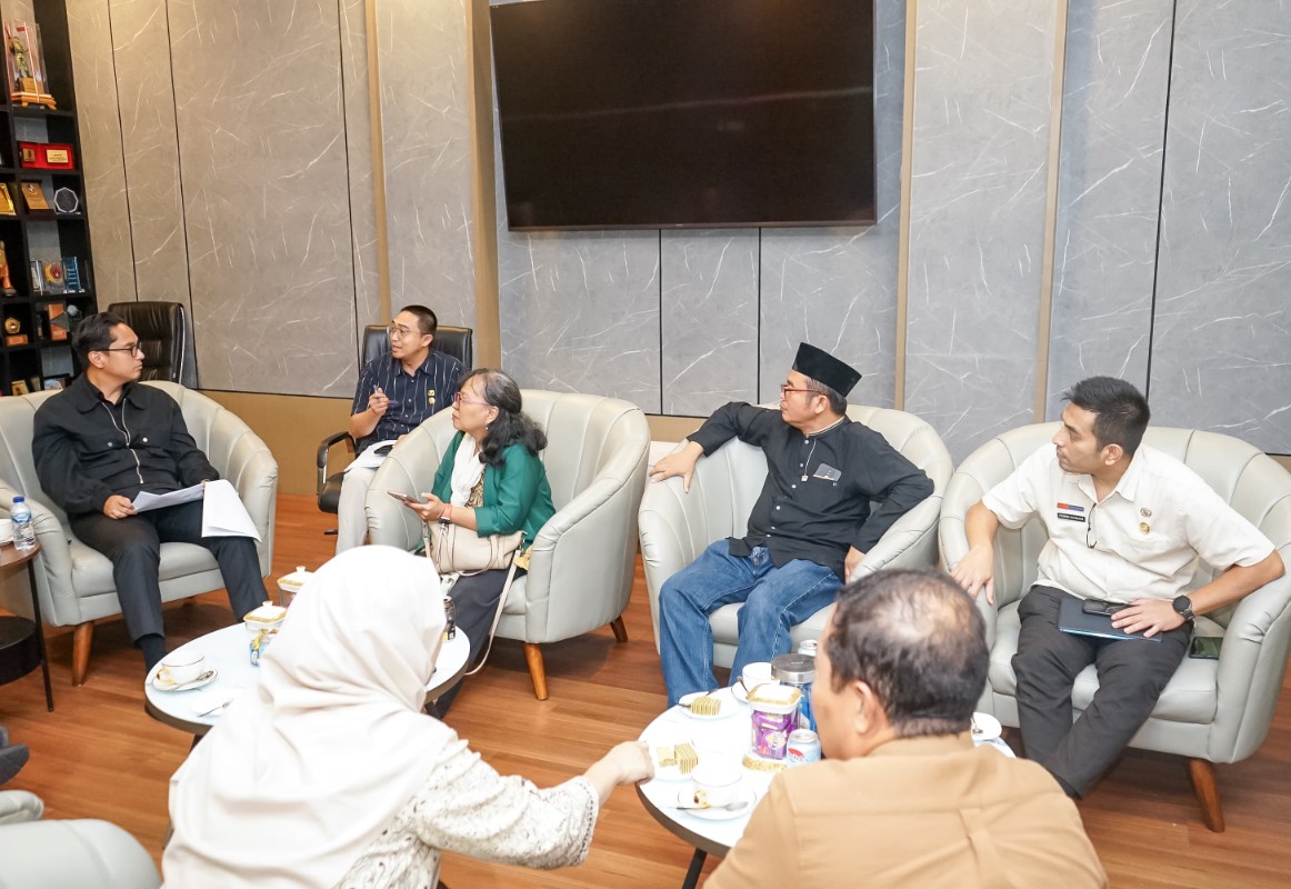 Wali Kota Medan, Rico Tri Putra Bayu Waas Mengadakan Pertemuan Dengan Tim Monitoring Bidang Kesehatan Kota Medan, di Rumah Dinas Wali Kota Medan, Selasa (2/9/2025)