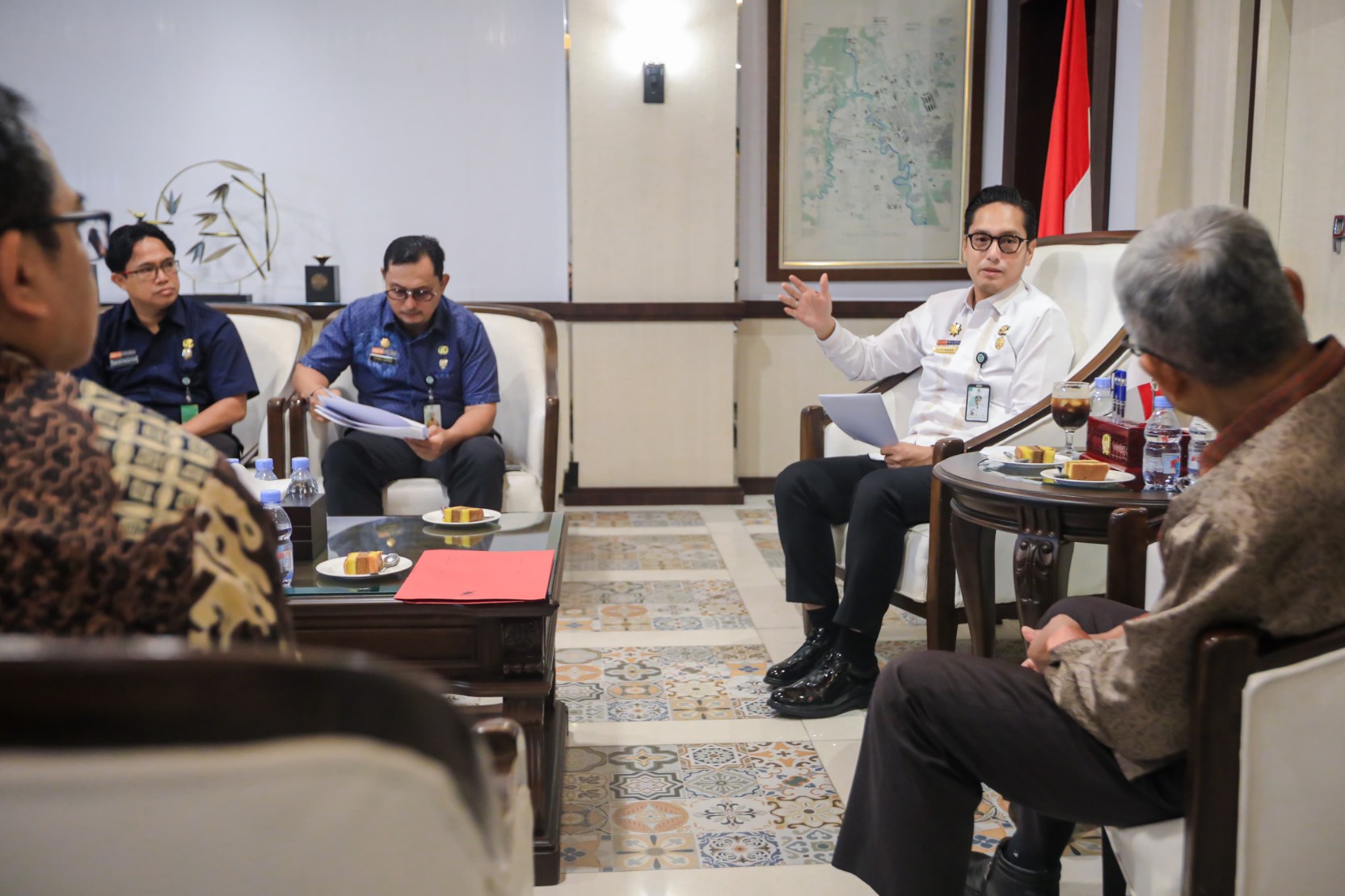 Wali Kota Medan, Rico Tri Putra Bayu Waas Menerima Audiensi Dewan Komisaris dan Jajaran Direksi PT Kawasan Industri Medan (KIM) di Balai Kota, Selasa (23/9/2025)