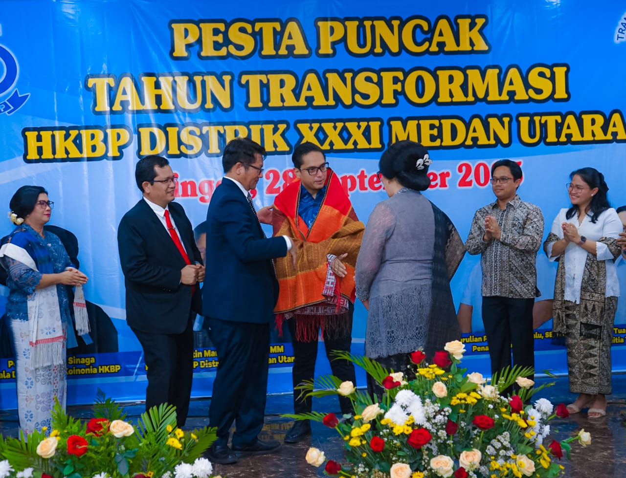 Di Pesta Puncak Tahun Transformasi HKBP Distrik XXXI Medan Utara, Rico Waas Ajak Masyarakat Berubah Jadi Lebih Baik, Diawali Dari Keluarga