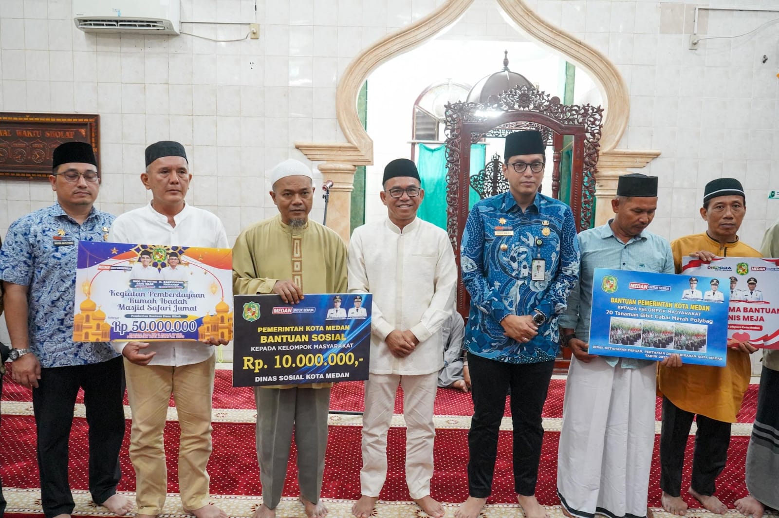 Safari Jumat di Masjid Al-Ikhwan, Aspirasi Jamaah Langsung Ditanggapi Rico Waas
