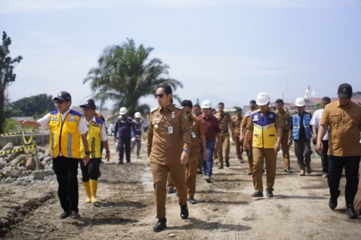 Wali Kota Medan, Rico Tri Putra Bayu Waas Meninjau Pengerjaan Proyek Floodway Sei Sikambing – Belawan Yang Berlokasi di Kecamatan Medan Selayang, Senin (27/10/2025)