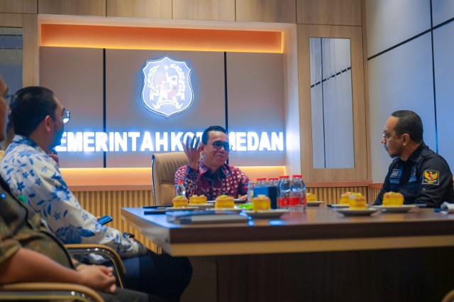 Wakil Wali Kota Medan, H. Zakiyuddin Harahap Menerima Audiensi Dari Pengurus DPC Angkatan Muda Sisingamangaraja (AMS) XII Kota Medan, di Balai Kota, Kamis (30/10/2025)