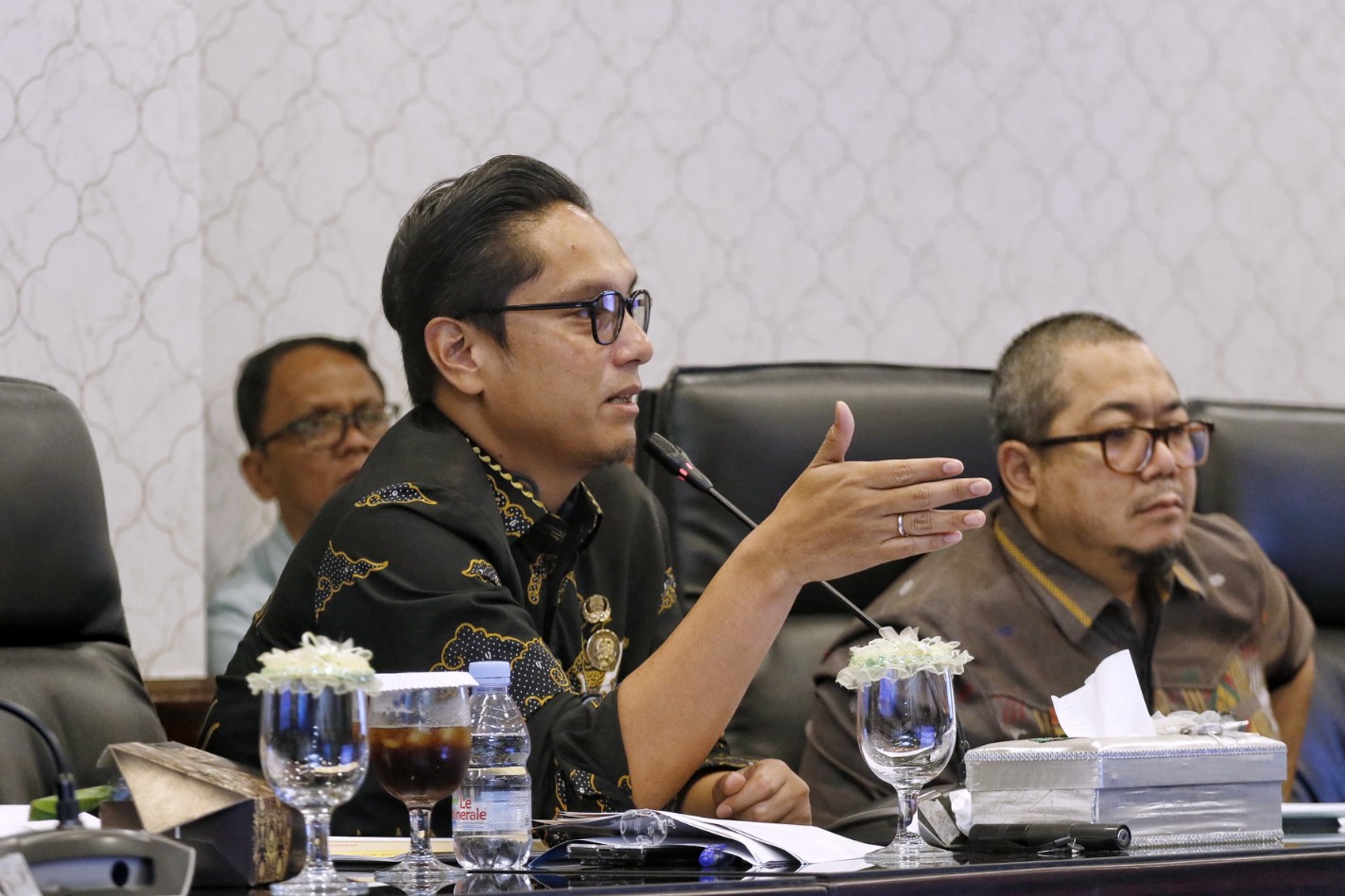 Wali Kota Medan, Rico Tri Putra Bayu Waas Membuka Rapat Pembahasan Teknis dan Koordinasi Pelaksanaan Sumur Laluan (Ground Water Recharge) Yang Digelar Badan Riset dan Inovasi Daerah (Brida) di Balai Kota, Jumat (7/11/2025)