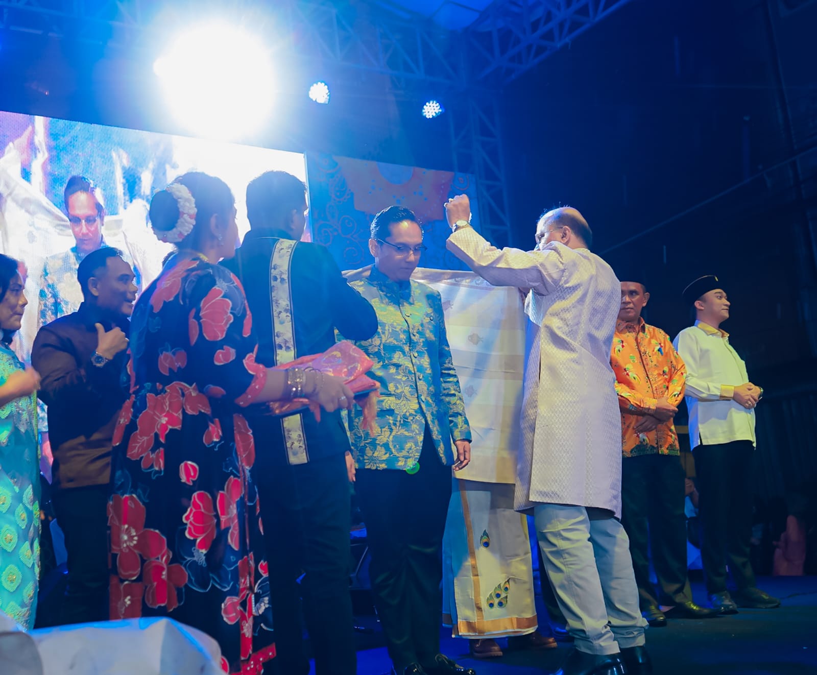 Di Perayaan Deepavali, Rico Waas Ajak Warga Menghidupkan Kembali Cahaya Dalam Keluarga