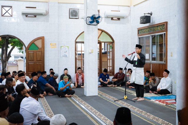 Wali Kota Medan, Rico Tri Putra Bayu Waas Melakukan Safari Asar di Masjid Nur Rukiah, Jalan Pungguk, Kec. Medan Sunggal, Selasa (25/11/2025)