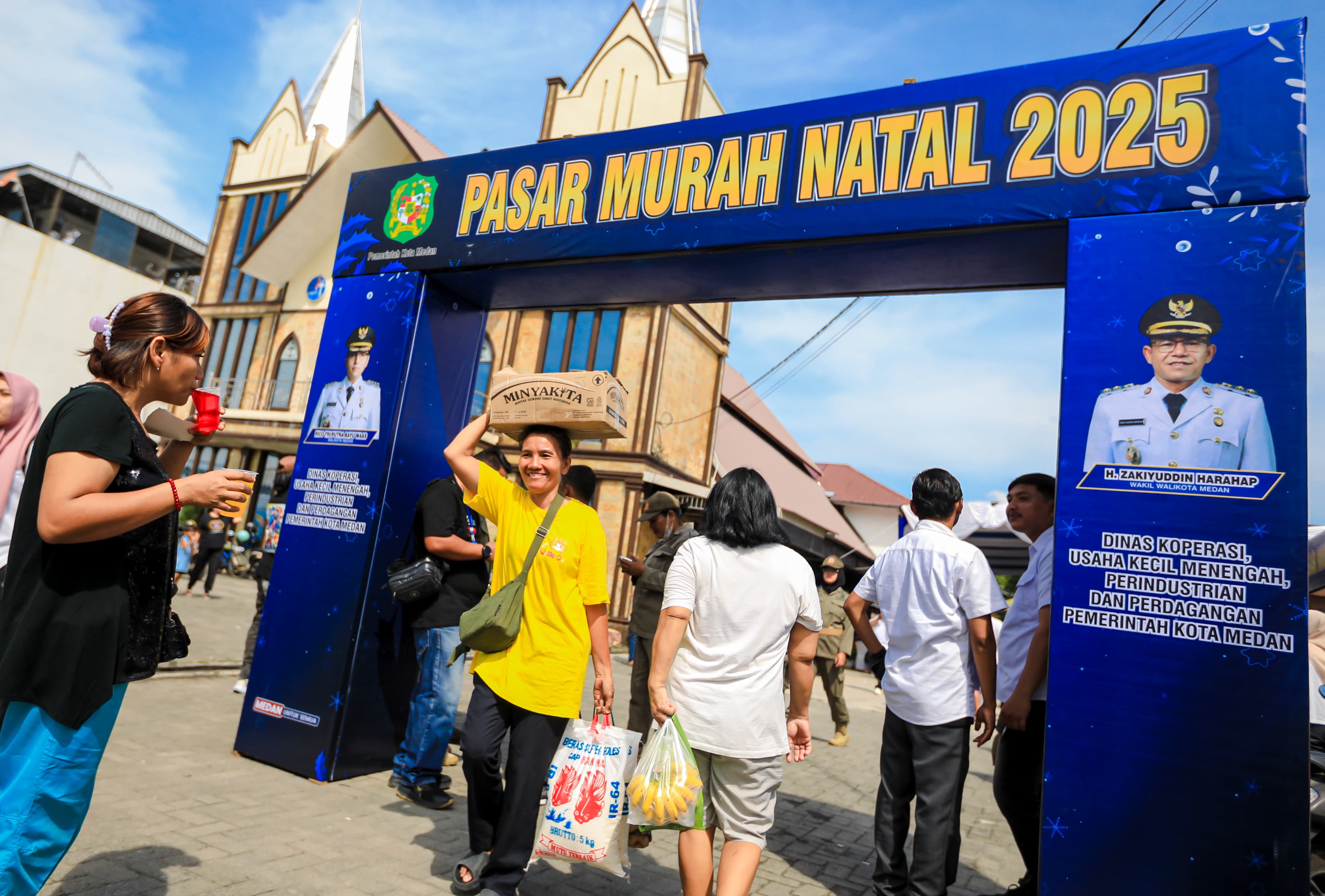 Buka Pasar Murah Sambut Natal dan Tahun Baru, Rico Waas Tegaskan Stok Bahan Pokok Harus Tersedia Jangan Sampai Kosong