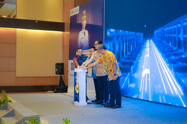 Wali Kota Medan, Rico Tri Putra Bayu Waas Membuka Acara Sosialisasi Opsen Pajak Kendaraan Bermotor (PKB) Sekaligus Launching Smart Tax Yang Diselenggarakan di Hotel Arya Duta, Kamis (11/12/2025)