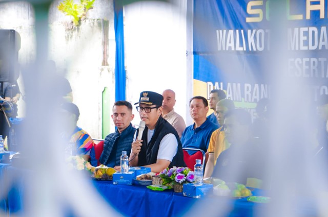 Wali Kota Medan, Rico Tri Putra Bayu Waas Sapa Warga Dengan Kegiatan Gotong Royong di jalan Santun, Kel. Sudirejo I, Kec. Medan Kota, Sabtu (13/12/2025)