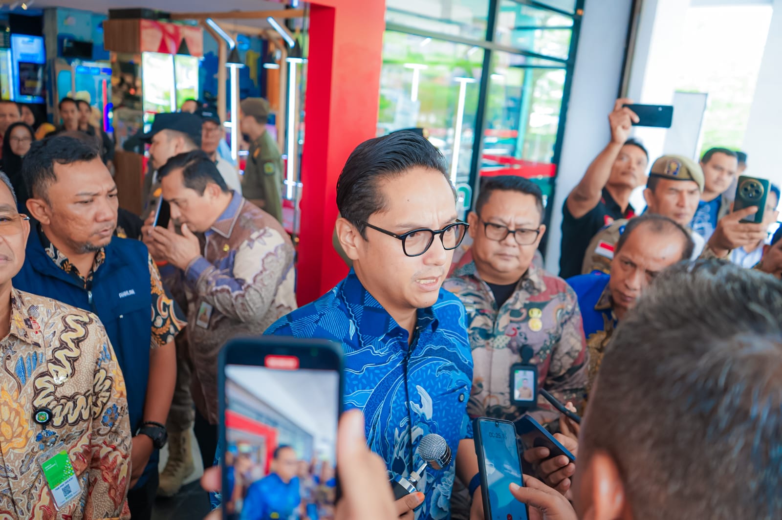 Sidak Pasar Jelang Natal dan Tahun Baru, Rico Waas Temukan Produk Kadaluwarsa di Supermarket Medan