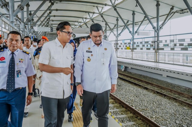 Gubernur Sumatera Utara, Bobby Nasution Bersama Wali Kota Medan, Rico Tri Putra Bayu Waas dan Unsur Forkopimda Sumut, Meninjau Stasiun Medan, Jalan Kereta Api Menjelang Perayaan Natal dan Tahun Baru (Nataru), Rabu (24/12/2025)